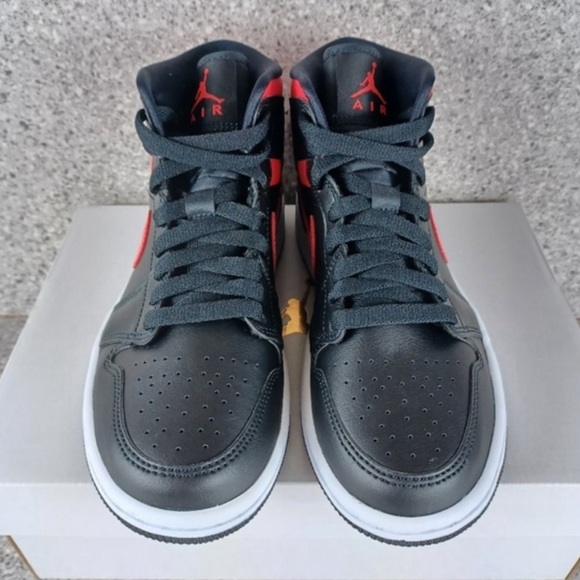 Nike red /black womens 8.5 - Picture 4 of 7